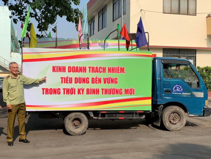 Ông Võ Văn Tỉnh – Quyền Cục trưởng Cục Quản lý thị trường tỉnh Đồng Nai phối hợp trong công tác tuyên truyền. (Ảnh: minh họa)